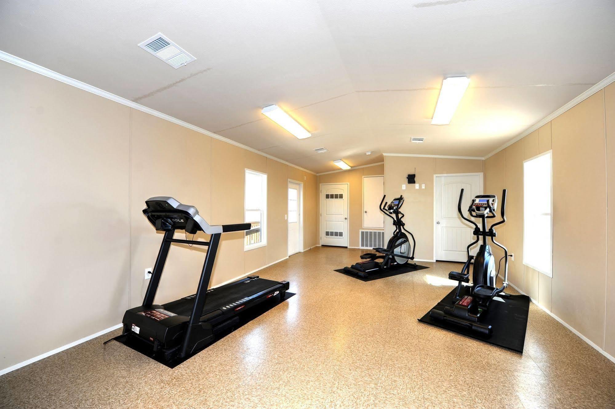 Instalodge Hotel And Suites Karnes City Екстер'єр фото