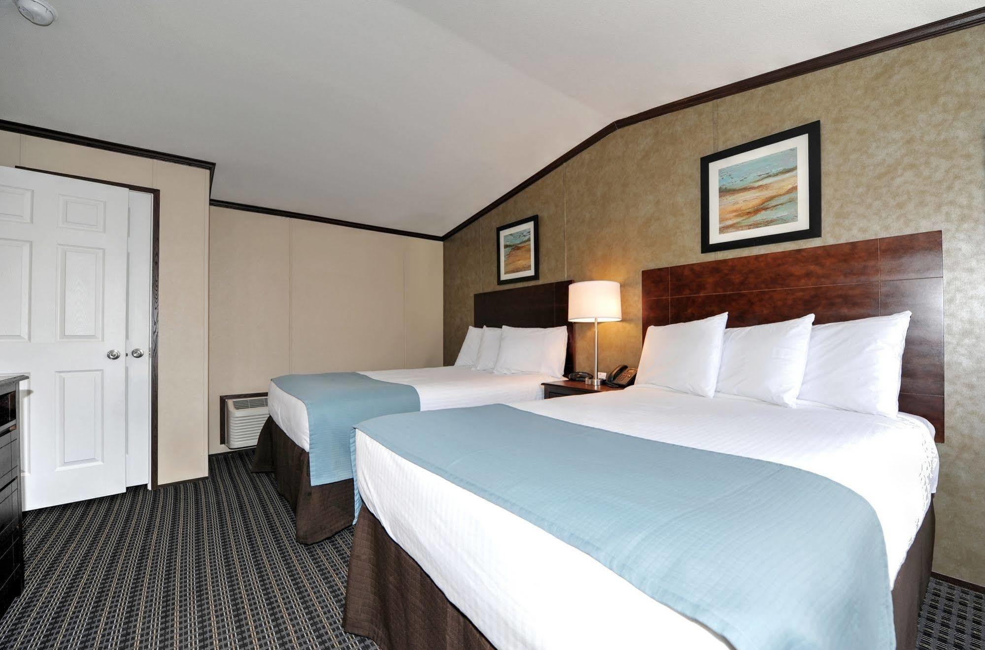 Instalodge Hotel And Suites Karnes City Екстер'єр фото
